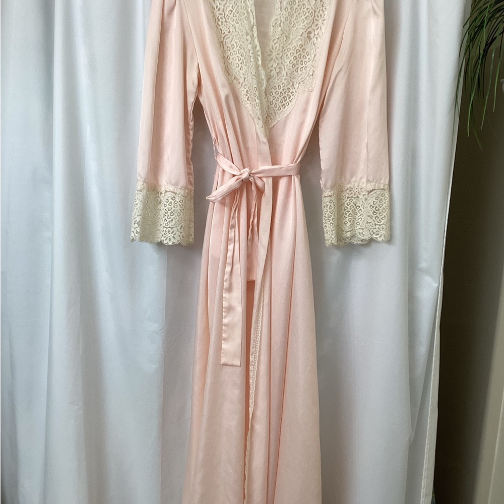 Vintage Blush Pink Robe with Lace Trim ~ M